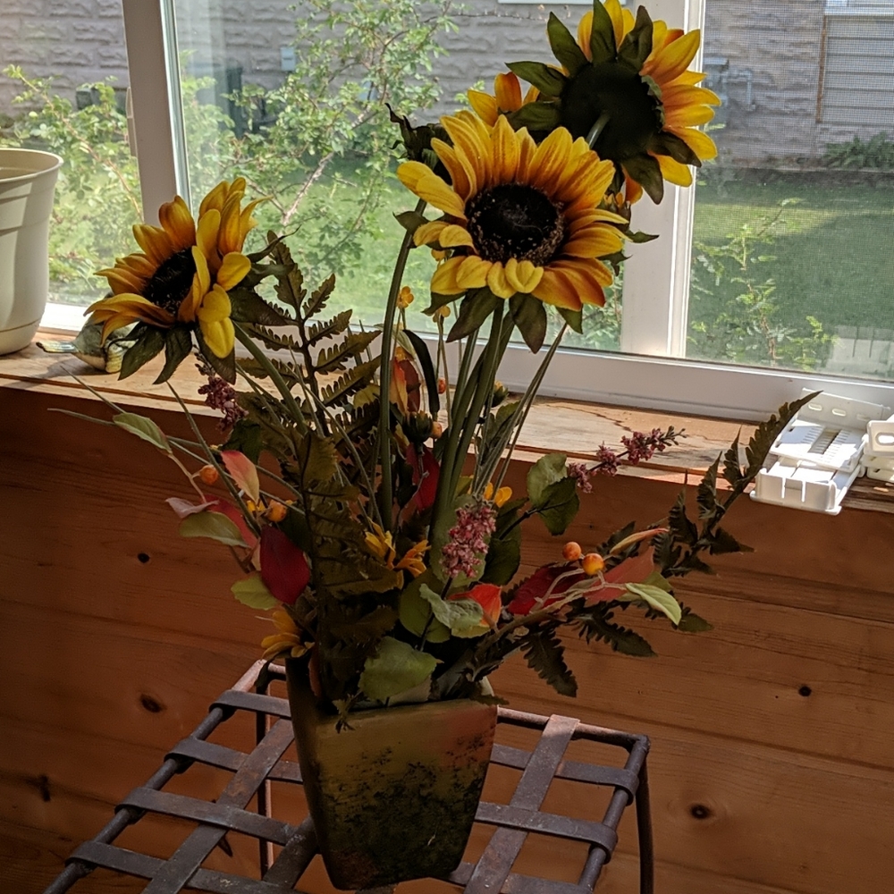 Sunflower floral arrangement - Picture 4 of 8